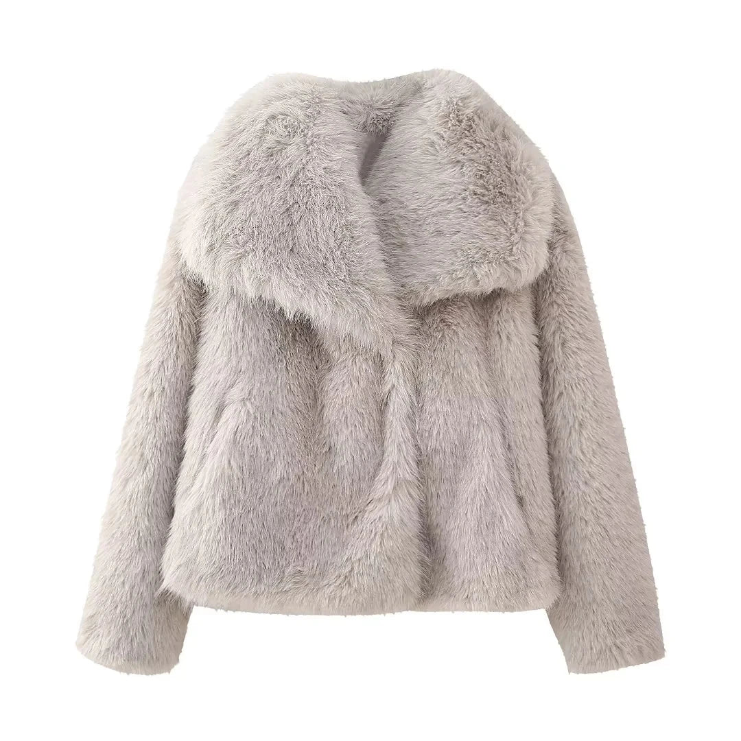 ☁️ The Soft Luxe Faux Fur Jacket